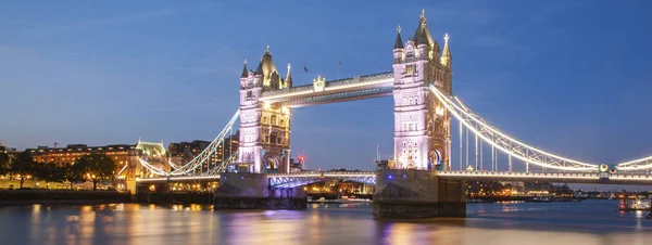 Tower bridge at night, London, UK — Stock Photo, Image
