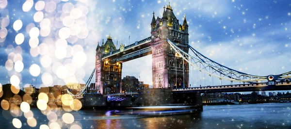 Holiday lights and snowfall in London — Stock Photo, Image