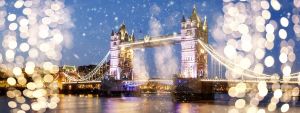 Holiday lights and snowfall in London — Stock Photo, Image