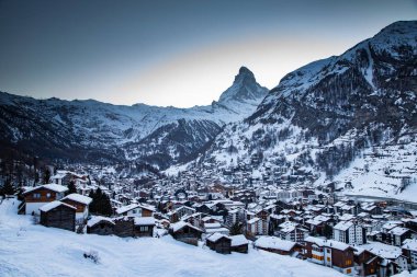 Zermatt 'tan Matterhorn zirvesine inanılmaz bir manzara