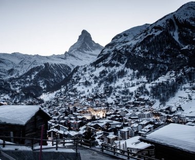 Zermatt 'tan Matterhorn zirvesine inanılmaz bir manzara
