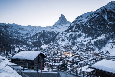 Zermatt 'tan Matterhorn zirvesine inanılmaz bir manzara