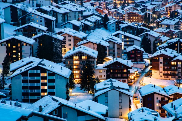 Vue imprenable sur le sommet du Cervin depuis Zermatt — Photo