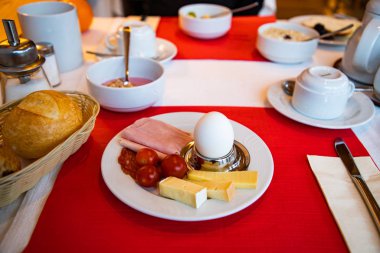 Otel kahvaltısı jambonlu tost.
