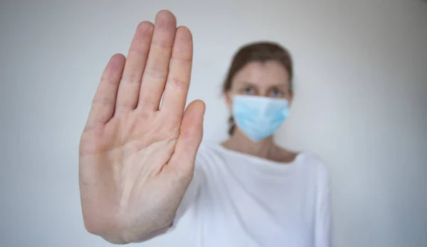 Detener Coronavirus Mujer Con Máscara Médica Levantar Mano 2019 Ncov — Foto de Stock