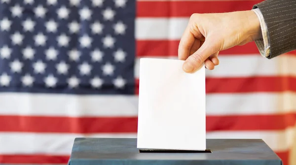 Usa Verkiezingen Hand Van Vrouw Die Haar Stem Stembus — Stockfoto