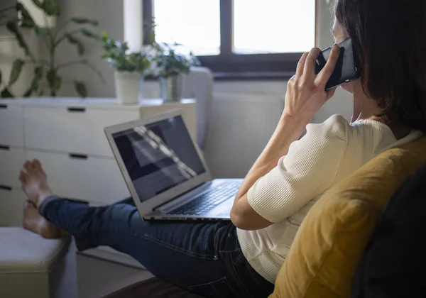 Vrouw Werkt Vanuit Huis Coronavirus — Stockfoto