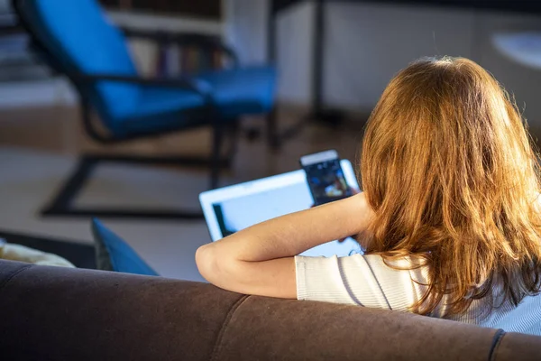 Vrouw Werkt Vanuit Huis Coronavirus — Stockfoto