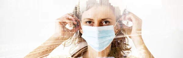 Doppia Esposizione Della Donna Con Maschera Medica Città Occupata Distanza — Foto Stock