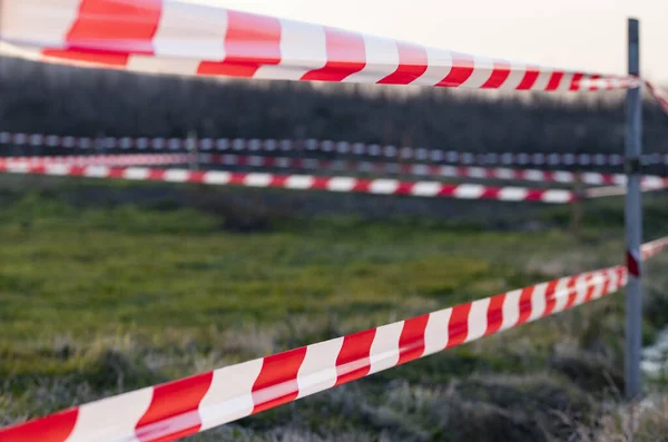 Quarantäne Band Auf Dem Feld Bleibt Hause Coronavirus — Stockfoto