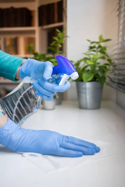 Oppervlaktereiniging Schoonmaken Sproeien Antibacteriële Ontsmettingsspray Fles Desinfecteren Tegen Covid Verspreiden — Stockfoto