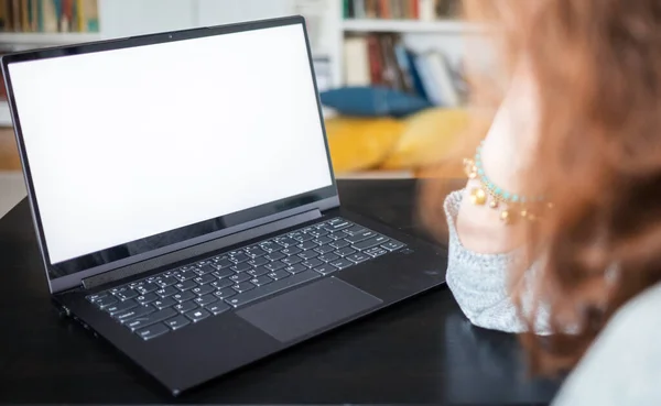 Mulher Feliz Trabalhando Laptop Escritório Casa — Fotografia de Stock