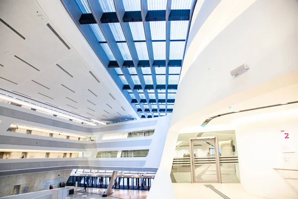 维也纳 2018年1月15日 维也纳经济和商业大学 Wirtschaftsuniversitat Wien 的扎哈 哈迪德图书馆与学习中心是欧洲最大的商业大学 — 图库照片