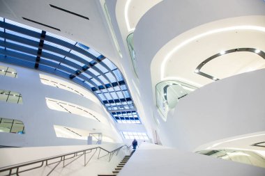 VIENNA, AUSTRIA - 15 Ocak 2018: Viyana Ekonomi ve İş Üniversitesi 'nin Zaha Hadid Of Library and Learning Center' ı (Wirtschaftsuniversitat Wien) Avrupa 'daki en büyük işletme üniversitesidir..