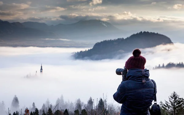 Photographer Woman Taking Photos Bled Island — Stock Photo, Image