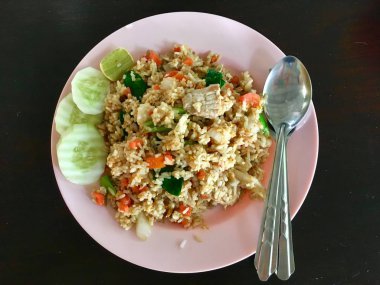 Domuz etli kızarmış pilav, Tayland mutfağının ana yemeği.