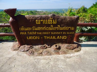 Etiket: Tayland dilindeki Siam Dağı bakış açısında ilk gün batımı Pha Taem Ulusal Parkı, Ubon Ratchathani, Tayland