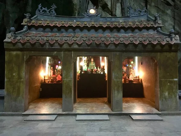 Image Statue Bouddha Intérieur Grotte Huyen Khong Dans Les Montagnes — Photo