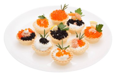 Tartlets beyaz bir tabağa ayarla.