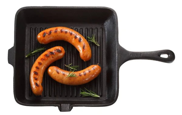 Bir tavada ızgara ızgara sosis. Beyaz backgr izole