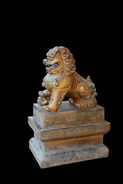 Guardian lions or Fo-dogs flank the entrance gates Buddhist temple. — Stock Photo, Image