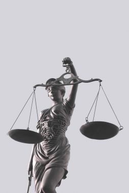 Justitia şiirsel bir adalet