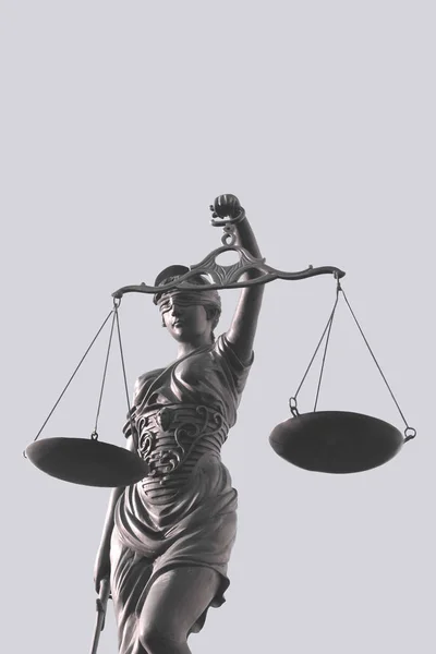Justitia şiirsel bir adalet