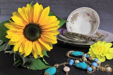 Ayçiçeği ile natürmort