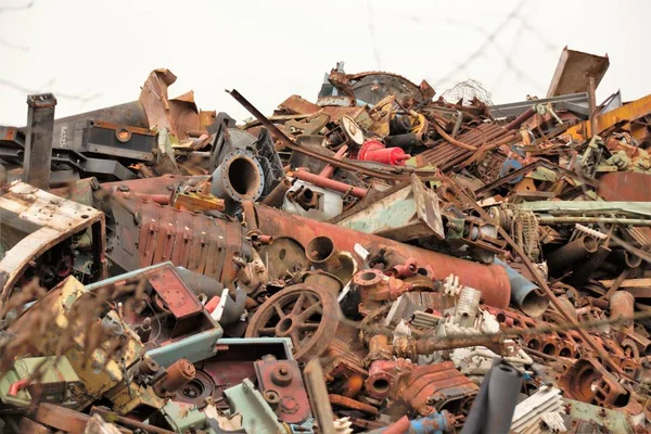 废旧产品回收 垃圾回收 期间被回收或其起始原料转化为次级原材料 — 图库照片