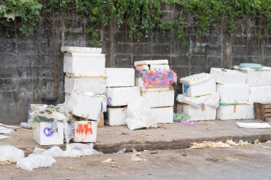 kullanılan köpük kutuları