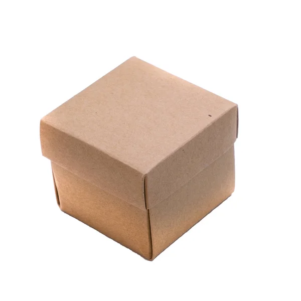 Маленькая бумажная коробка, изолированная на белом фоне — стоковое фото