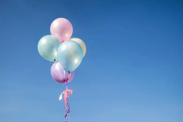 Balloons done on the yellow flower garden concept of love in summer. Retro filter effect, selective focus — Stock Photo, Image