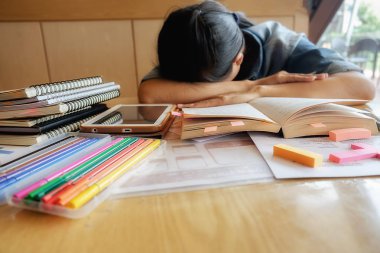 Eğitim kavramı. Eğitim ve kampüs con beyin fırtınası öğrenci