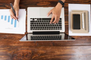 Yatırım Danışma listelerinde analiz iş kavramı.