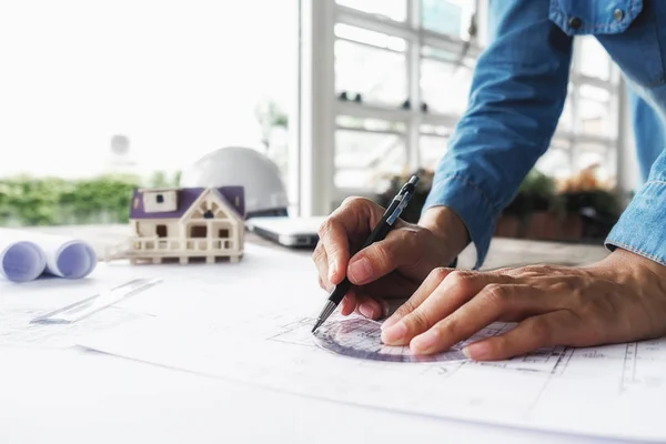 Hands of Engineer working on blueprint,Construction concept. Eng — Stock Photo, Image