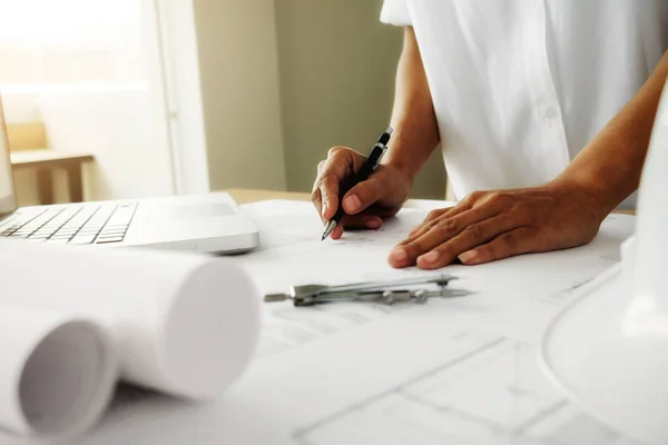 Hands of Engineer working on blueprint,Construction concept. Eng — Stock Photo, Image