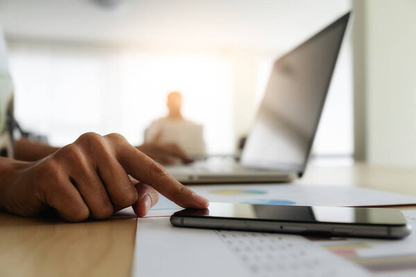 Анализ бизнес-концепции инвестиционных схем на рабочем столе
.