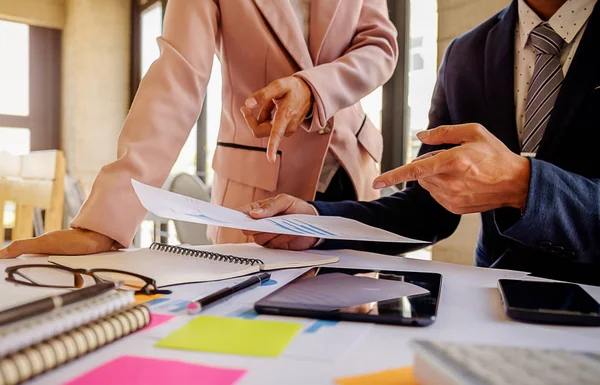 Business concept. Business people discussing the charts and graphs showing the results of their successful teamwork. — Stock Photo, Image