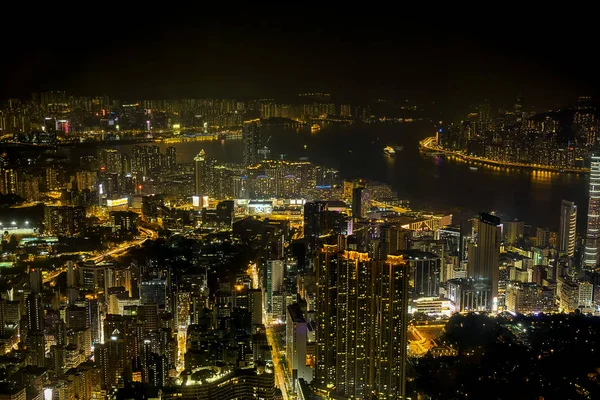 Geceleyin Hong Kong 'un gökdelenleri