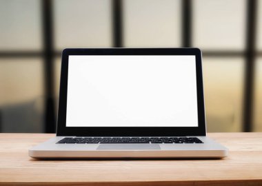 Tablo boş ekran ile bilgisayar arka plan bulanıklık. Teknoloji kavramı.