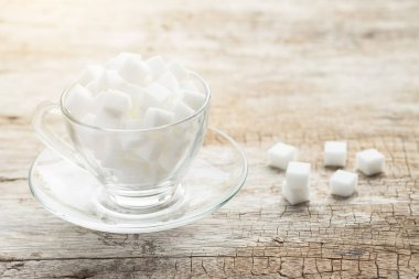 ahşap masa üzerinde Kupası'nda şeker. Vintage sesi retro filtre efekti, yumuşak