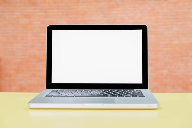 Masada beyaz ekran ile bilgisayar arka plan bulanıklık. Techno