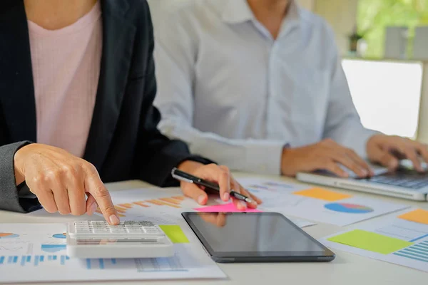 Start up partners are working in casual clothes  discussing the — Stock Photo, Image