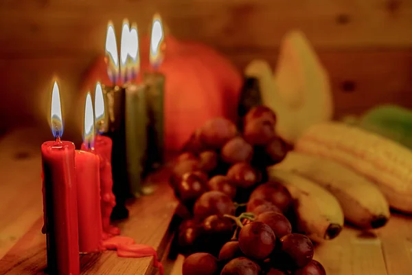 Kwanzaa dovolená concept s zdobí sedm svíčky červené, černá — Stock fotografie