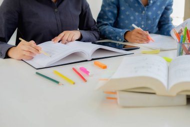 Eğitim kavramı. Öğrencilerin eğitim ve kampüs co beyin fırtınası