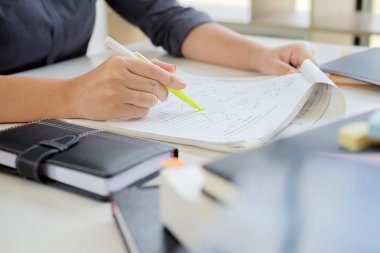 Eğitim kavramı. Öğrencilerin eğitim ve kampüs co beyin fırtınası