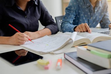 Eğitim kavramı. Öğrencilerin eğitim ve kampüs co beyin fırtınası