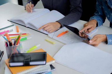 Eğitim kavramı. Öğrencilerin eğitim ve kampüs co beyin fırtınası