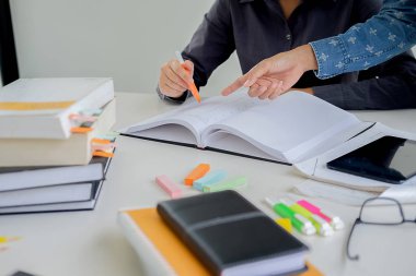 Eğitim kavramı. Öğrencilerin eğitim ve kampüs co beyin fırtınası