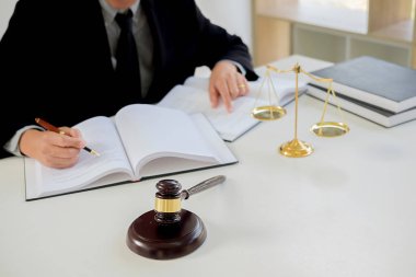 Adalet avukat hukuk köknar takım toplantısı ile tokmak yargıç